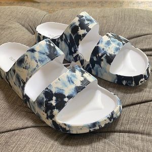NWT Old Navy Slides Blue Tie Dye 10